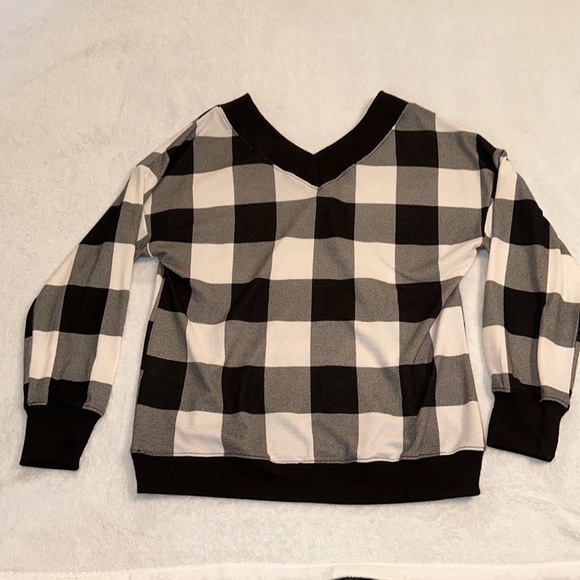 Buffalo plaid sweater - Picture 3 of 3